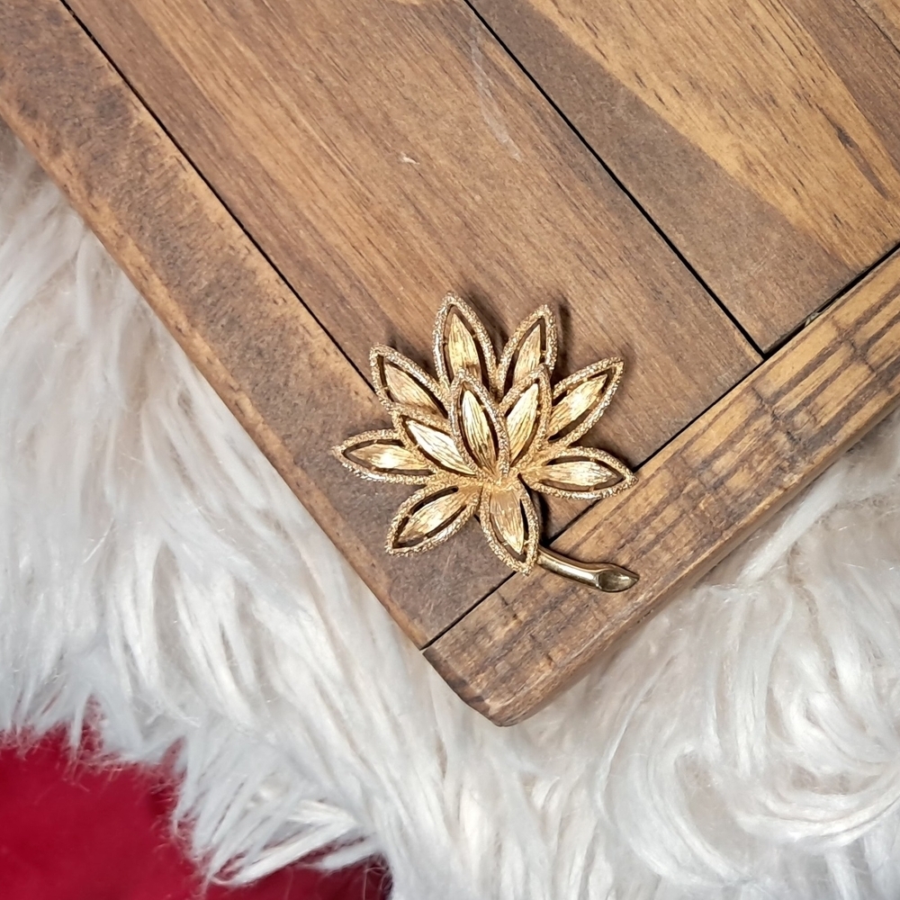 Avon Gold Toned Lotus Flower Brooch